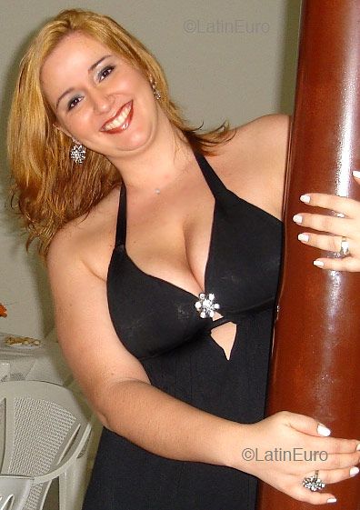 Date this sultry Brazil girl Ana from BELO HORIZONTE B4198