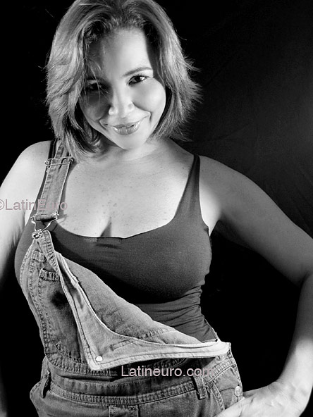 Date this gorgeous Brazil girl Flavia from GOIANIA B4206