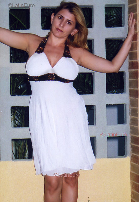 Date this voluptuous Brazil girl Alexandra from SOBRAL B4209