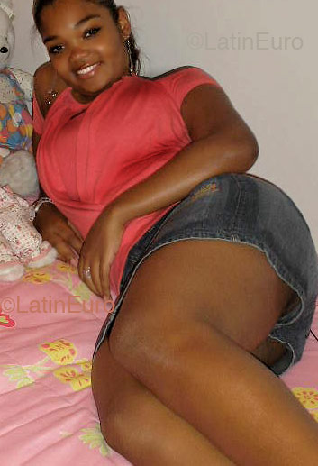 Date this attractive Brazil girl Aline from RIO DE JANEIRO B4217