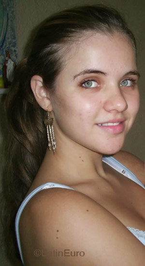 Date this fun Brazil girl Barbara from RIO DE JANEIRO B4393