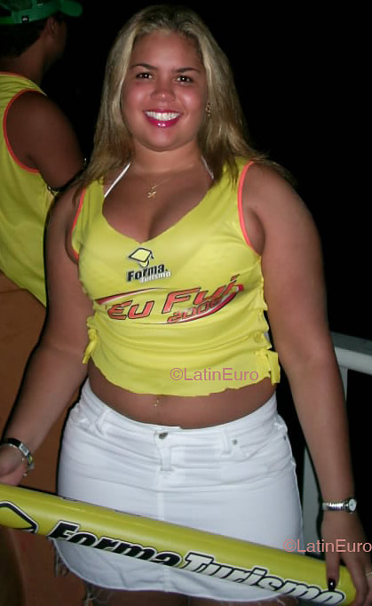 Date this attractive Brazil girl Lorena from RIO DE JANEIRO B4409