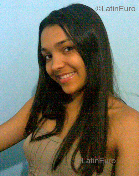 Date this good-looking Brazil girl Carina from SAO PAULO B4423