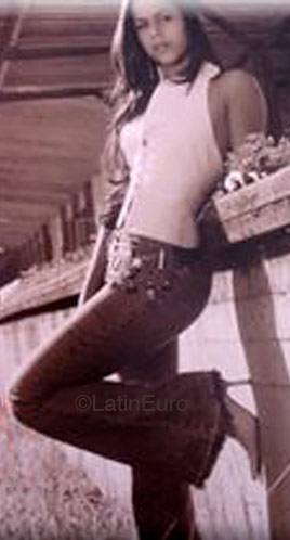 Date this pretty Brazil girl Iasminy from BRASILIA B4499