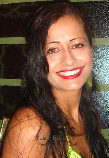 Date this pretty Brazil girl Rosemeire from ANAPOLIS B4509