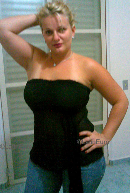 Date this sensual Brazil girl Claucia from JUNDIAI B4636