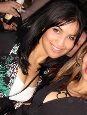 Date this good-looking Brazil girl Sandra from CASCAVEL B4645