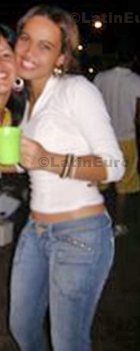 Date this happy Brazil girl Plinia from Palmas B470