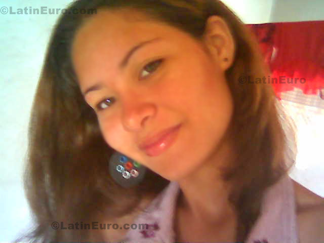 Date this good-looking Brazil girl Thyanne from Teresina B474