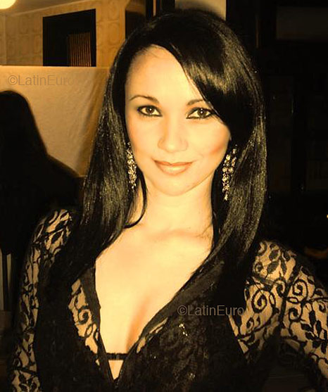 Date this fun Brazil girl Andresa from ICARA B4752