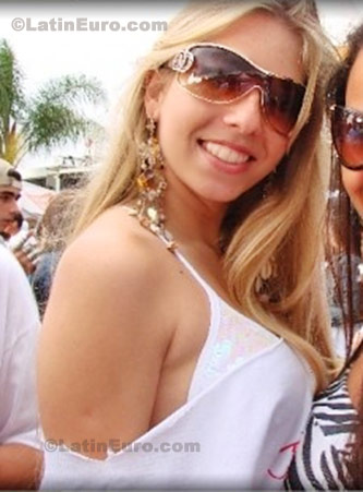 Date this stunning Brazil girl Jesika from Florianopolis B48