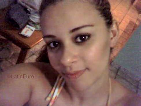 Date this funny Brazil girl Thais from PERUIBE B4843