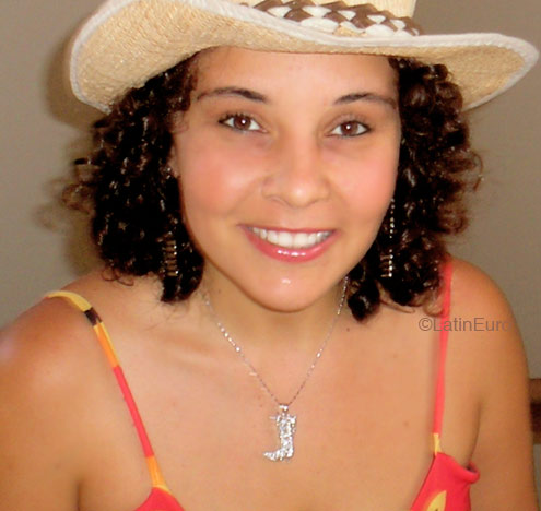 Date this sultry Brazil girl Jaqueline from MONTES CLAROS B5011