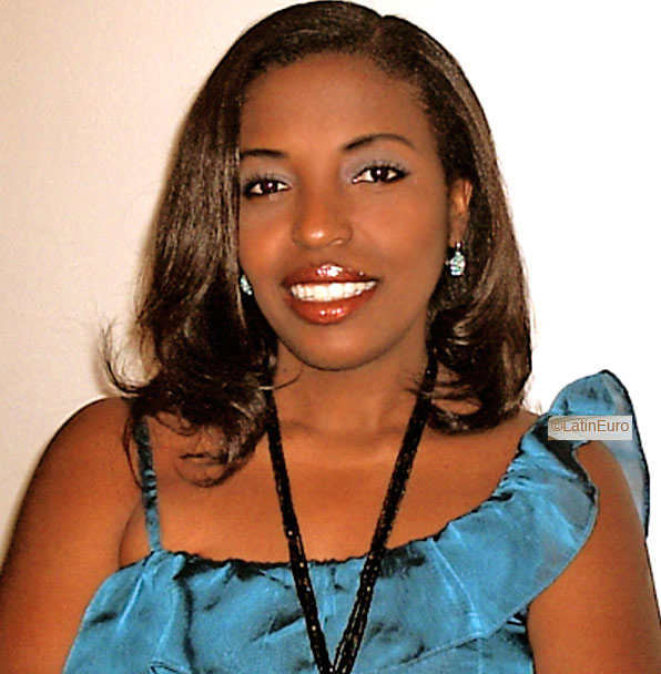 Date this gorgeous Brazil girl Ana from Salvador B5018