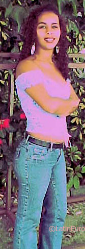 Date this happy Brazil girl Fernanda from RIO DE JANEIRO B5155