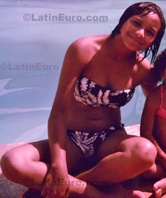 Date this happy Brazil girl Paolla from Ribeirao das Neves B530