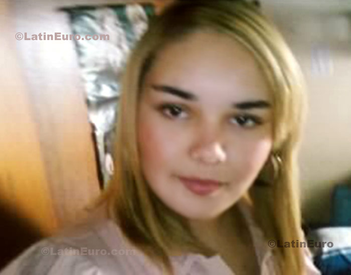 Date this tall Brazil girl Cintia from Brasilia B543