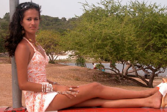 Date this hard body Brazil girl Taticlei from SALVADOR B5483