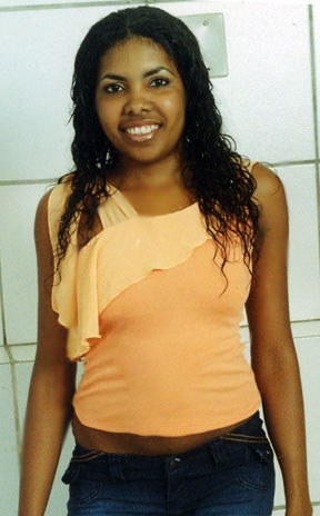 Date this nice looking Brazil girl Adriana from RECIFE B5590