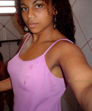 Date this funny Brazil girl Vivian from SANTA CATARINA B5726