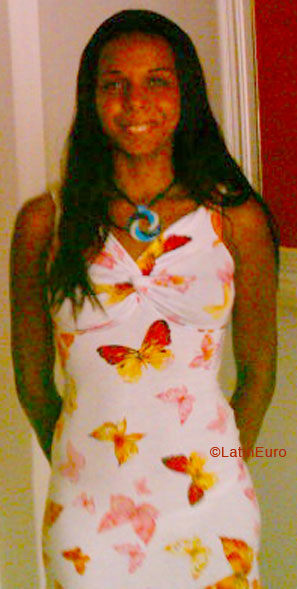 Date this attractive Brazil girl Claudia from SALVADOR B5921
