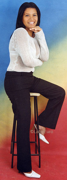 Date this attractive Brazil girl Roberta from JABOATAO B6047