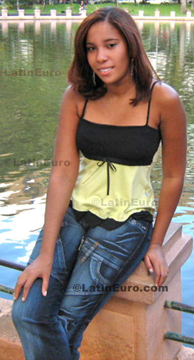 Date this sultry Brazil girl Roseane from Belo Horizonte B619