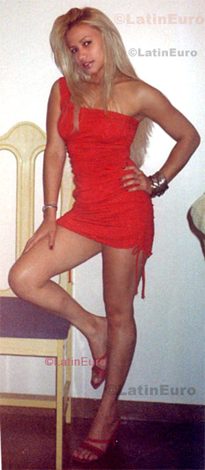 Date this foxy Brazil girl Cynara from Brasilia B623
