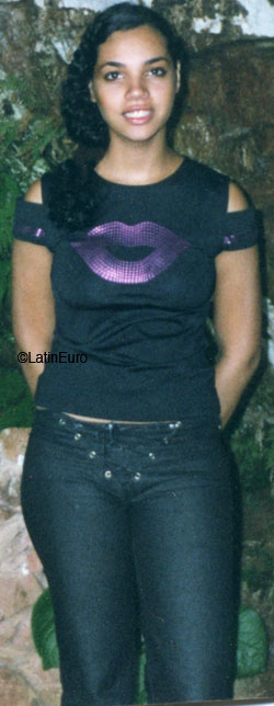 Date this good-looking Brazil girl Bianca from UBERLANDIA B6376
