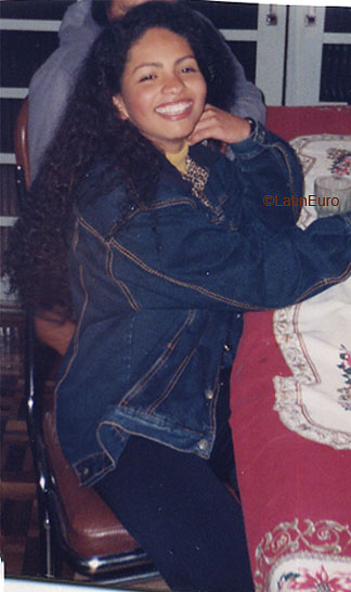 Date this young Brazil girl Luiza from SAO JOSE DOS PINHAIS B6387