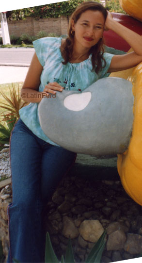 Date this voluptuous Brazil girl Denize from SAO PAULO B6404