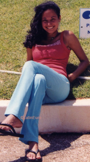 Date this nice looking Brazil girl Claudia from ILHEUS B6509