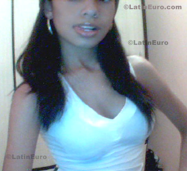 Date this sensual Brazil girl Debora from Orlandia B665