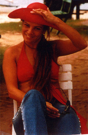 Date this voluptuous Brazil girl Claudia from BELO HORIZONTE B6691