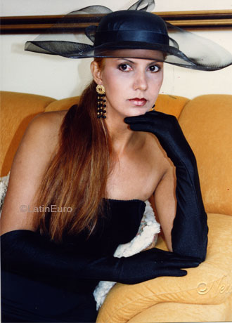 Date this hard body Brazil girl Lucia from IPATINGA B6934