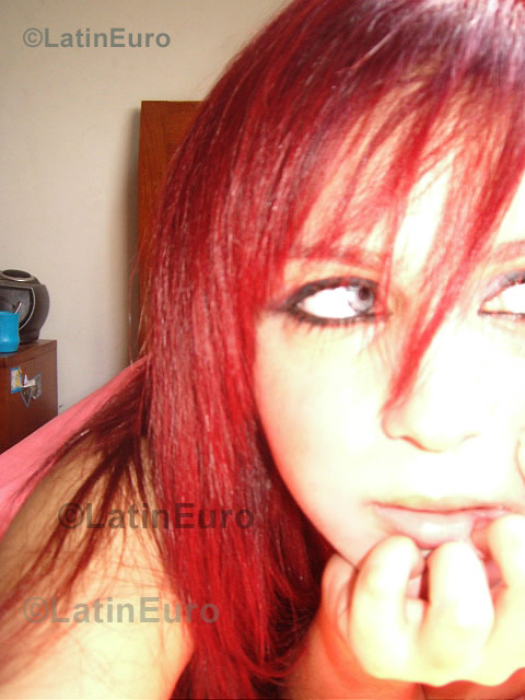 Date this nice looking Brazil girl Aline from Belo Horoizonte B700