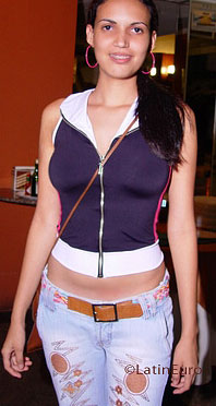 Date this hard body Brazil girl Kelcia from RONDONOPOLIS B7105