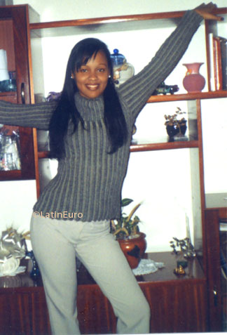 Date this georgeous Brazil girl Andreia from GUARULHOS B7142