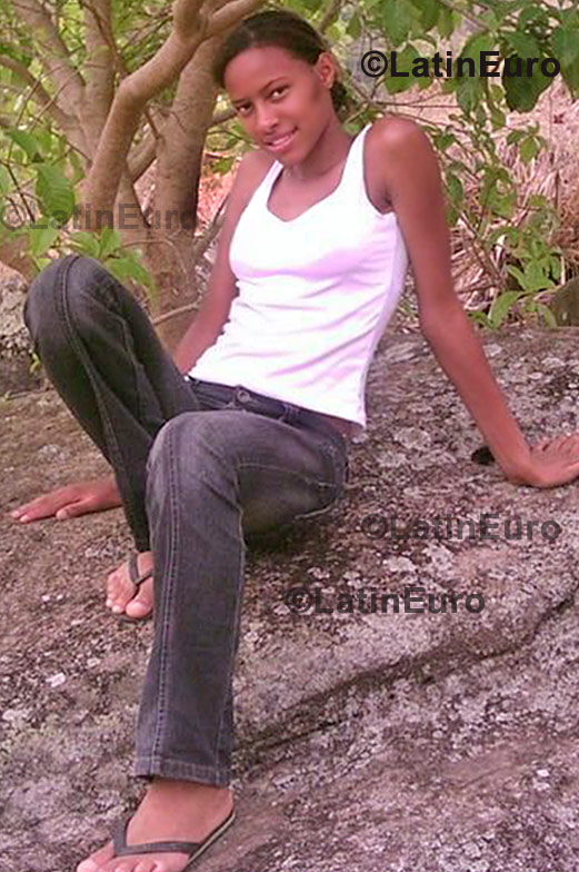 Date this hot Brazil girl Larissa from Governador Valadares B730