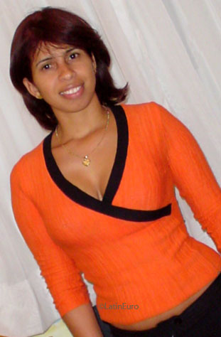 Date this good-looking Brazil girl Valeska from CAMPO GRANDE B7406