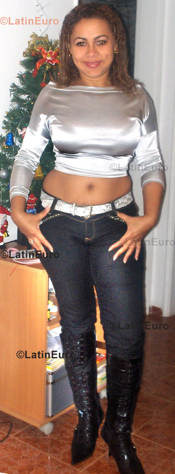 Date this hot Brazil girl Aline from Lisboa B766