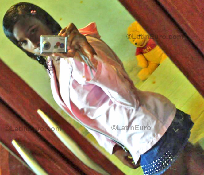 Date this foxy Brazil girl Michele from Rio de Janiero B783