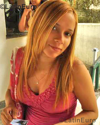 Date this attractive Brazil girl Aline from Nova Iguacu B804