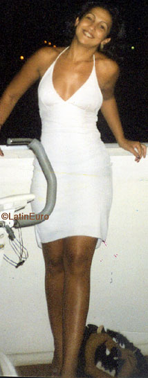 Date this nice looking Brazil girl Flavia from CAXAMBU B8140