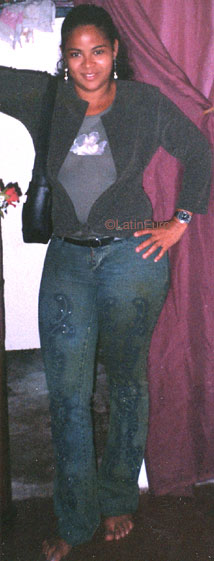 Date this athletic Brazil girl Luciane from SALVADOR B8401