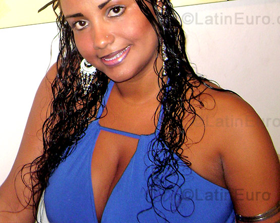 Date this hard body Brazil girl Ingrid from Macae B916