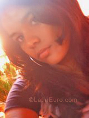 Date this nice looking Brazil girl Daniella from Tres Lagoas B917