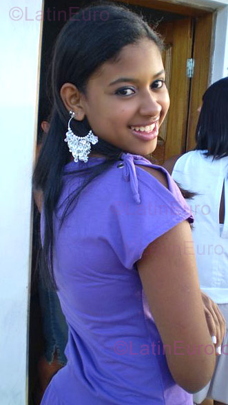 Date this good-looking Brazil girl Indaiara from Vitoria da Conquista B941