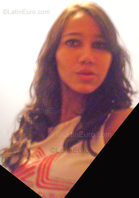Date this georgeous Brazil girl Fernanda from Goiania B964