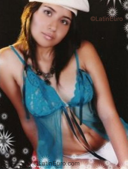 Date this foxy Colombia girl Deisy from Medellin C7969